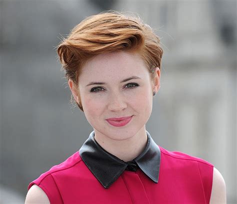 15 gorgeous photos of Karen Gillan, star of ‘Jumanji’。